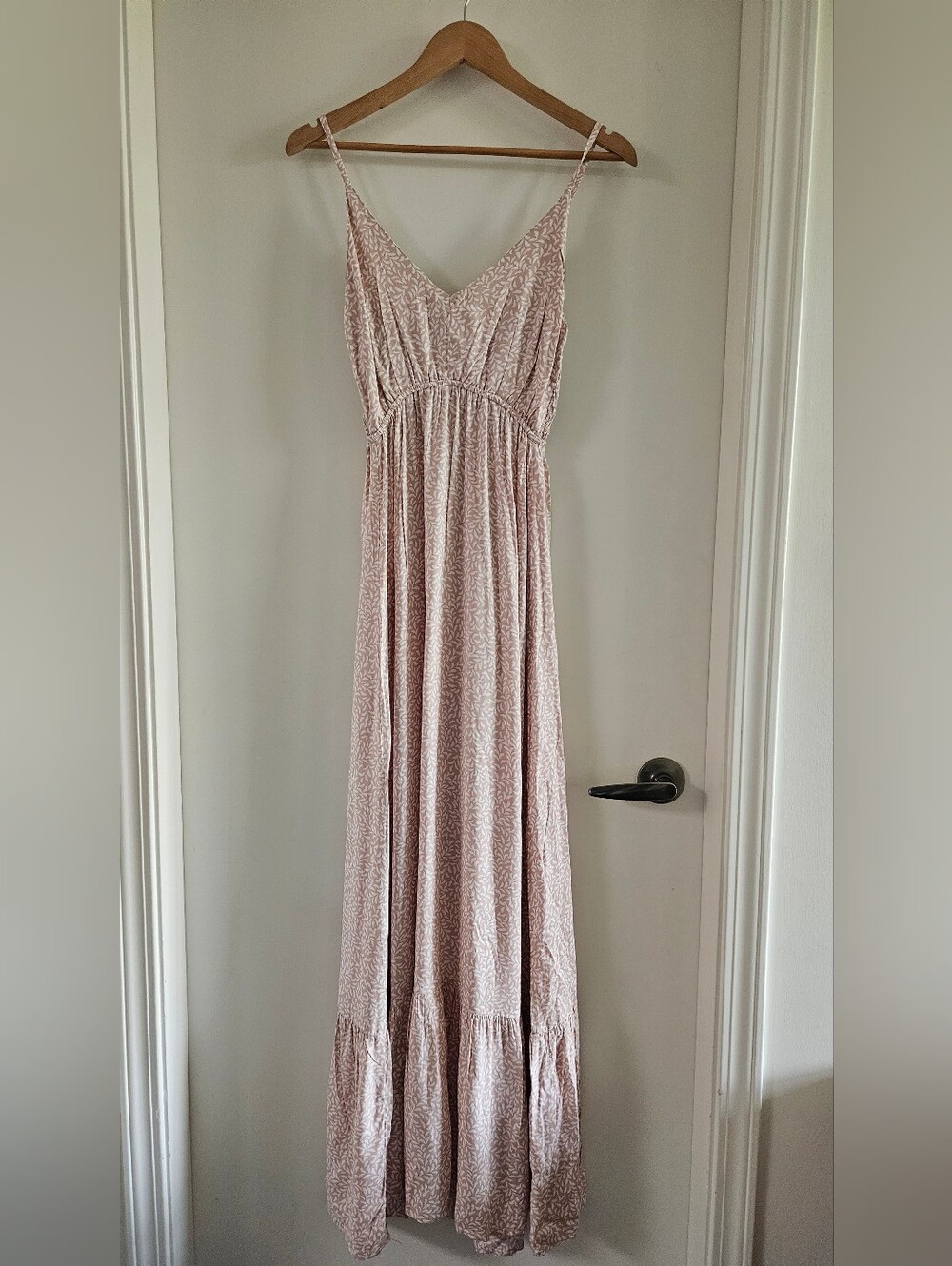 Sleeveless V-Neck Maxi Dress in Blush Pink